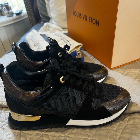 SOLD!!! ❤️❤️❤️LOOK. @@@ Authentic Louis Vuitton Black Runaway Sneakers @@@❤️❤️❤️ - Picture 6 of 16